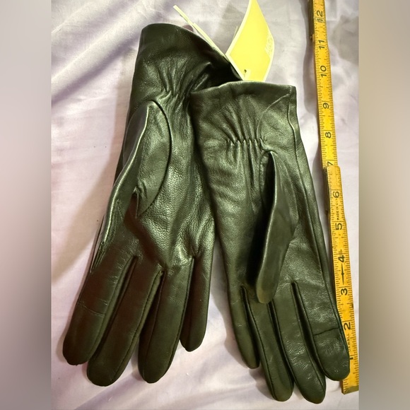 Michael Kors small Black Leather Gloves with Silver Zipper - Picture 2 of 10